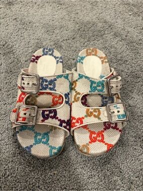 Gucci Kids Cream Canvas Double-Buckle Sandals with Multicolor GG Print